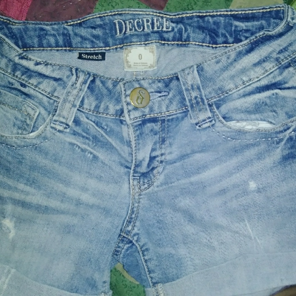 Decree Junior's short